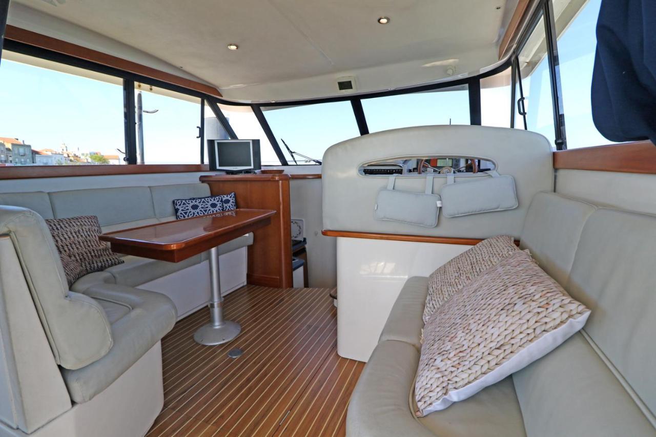 Private Yacht, We Love Our Guests Lisbon Bagian luar foto