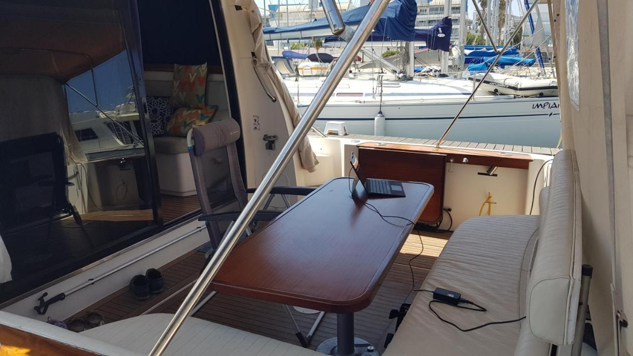 Private Yacht, We Love Our Guests Lisbon Bagian luar foto