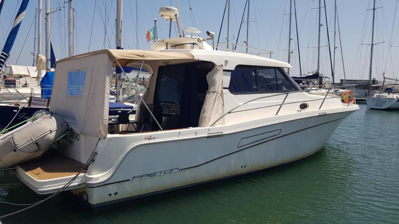 Private Yacht, We Love Our Guests Lisbon Bagian luar foto