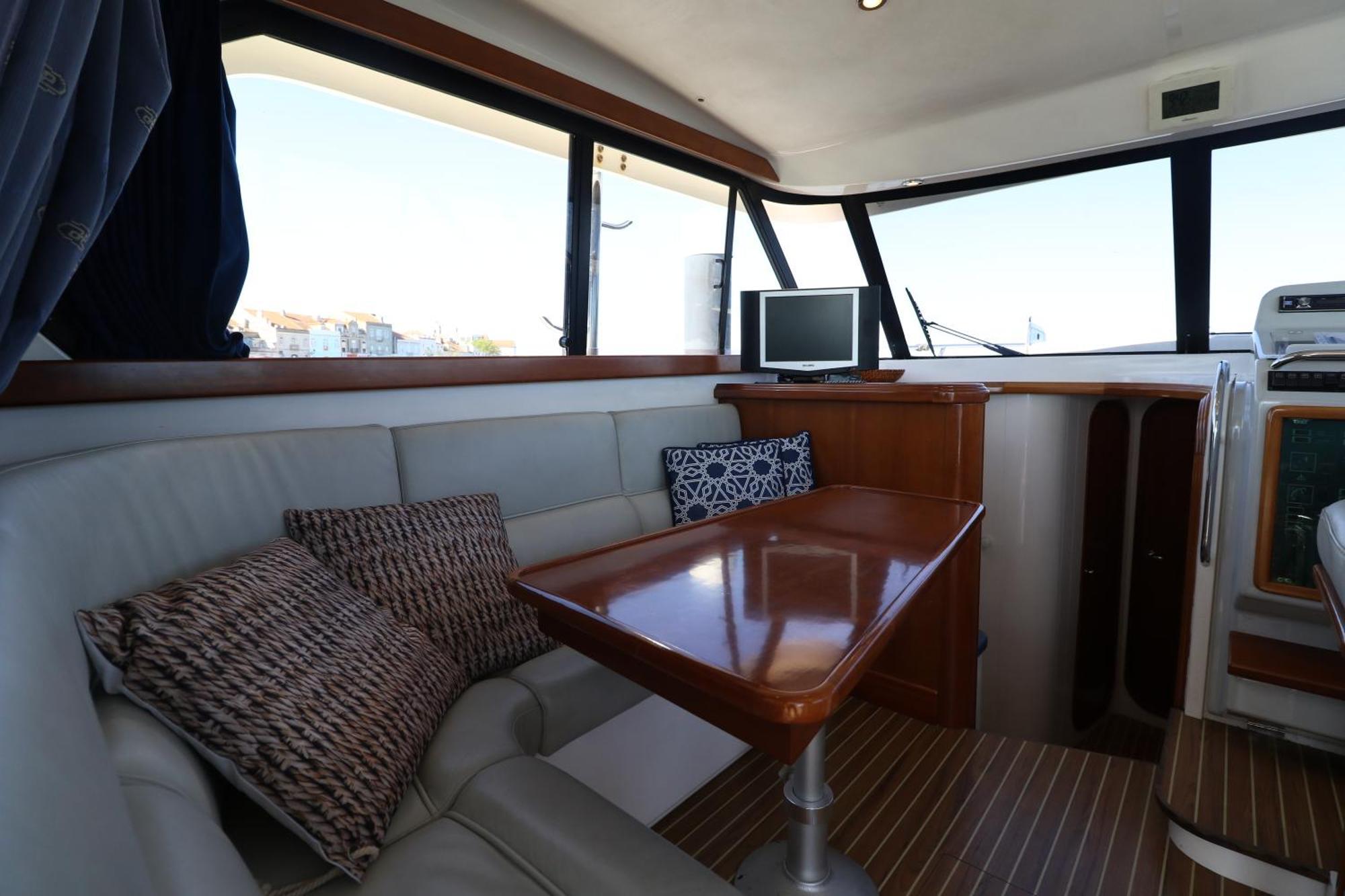 Private Yacht, We Love Our Guests Lisbon Bagian luar foto