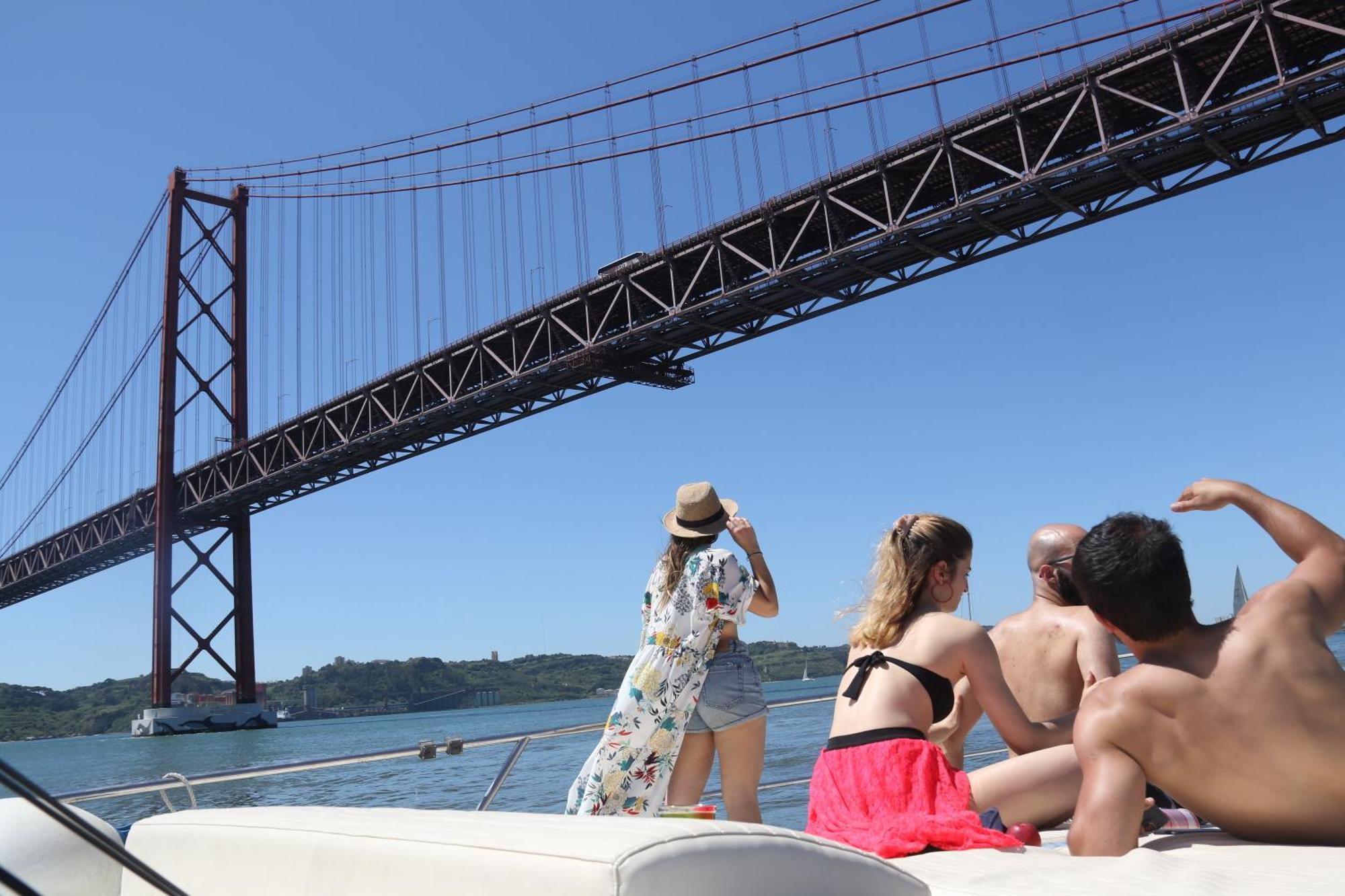 Private Yacht, We Love Our Guests Lisbon Bagian luar foto